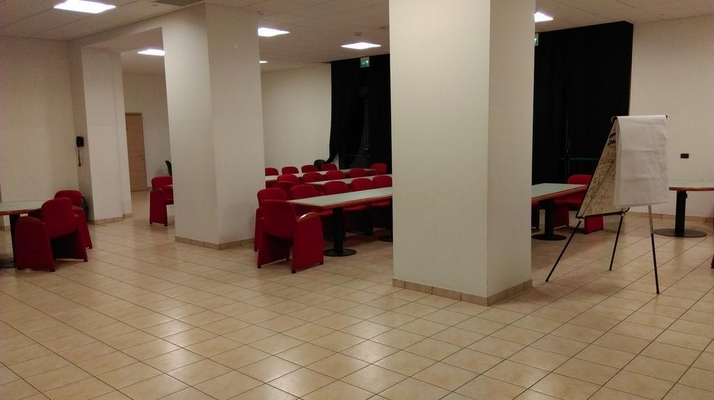Hotel Flaminio Tavernelle Serrungarina Buitenkant foto