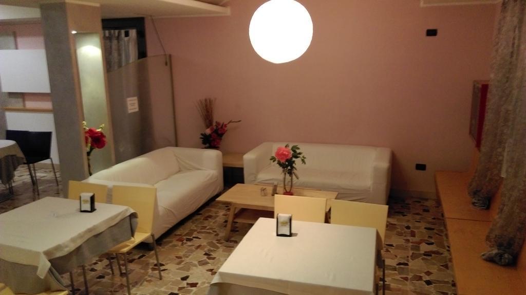Hotel Flaminio Tavernelle Serrungarina Buitenkant foto