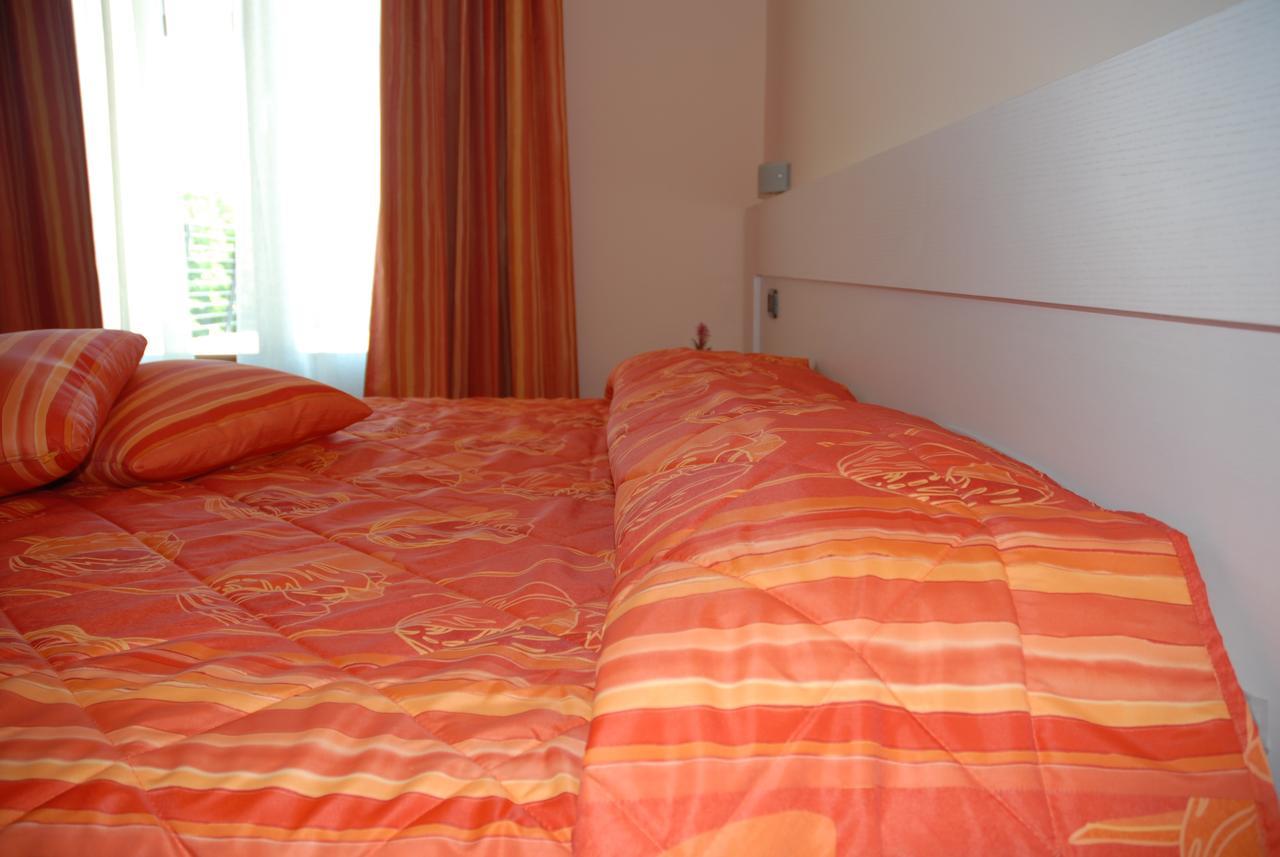 Hotel Flaminio Tavernelle Serrungarina Kamer foto